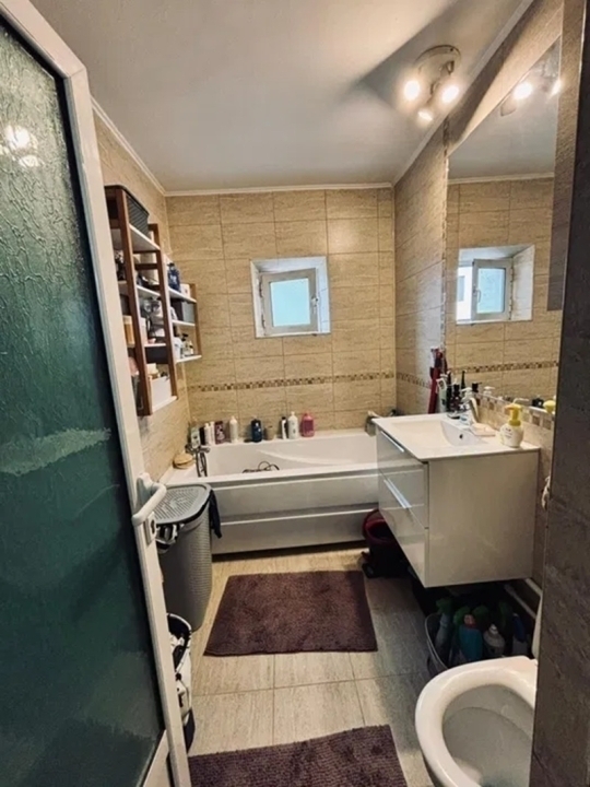 3 Camere Decomandat 80mp Etaj Intermediar Loc Parcare+Boxa zona Lunca Cetatuii — imagine 5