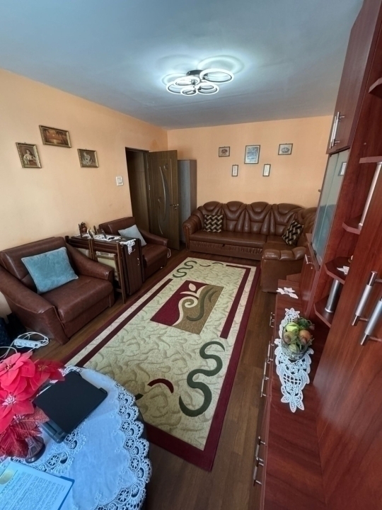 2 camere decomandat 52mp zona nicolina 1 in spate la lidl