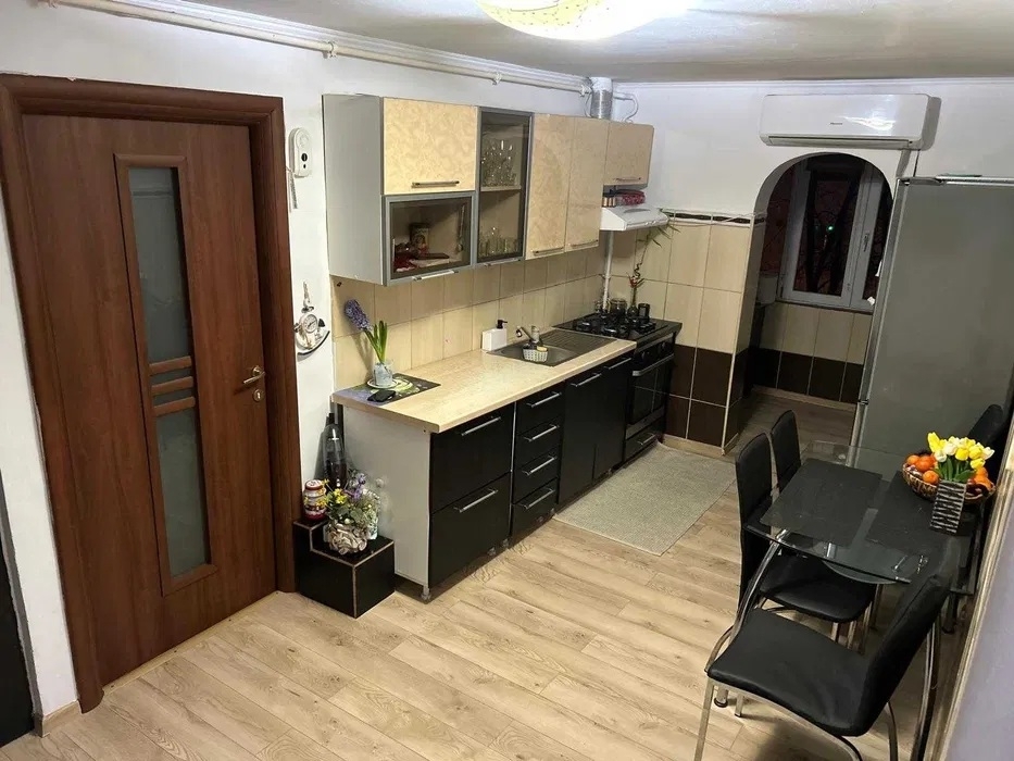 3 camere decomandat zona nicolina 1 in spate la lidl — imagine 2