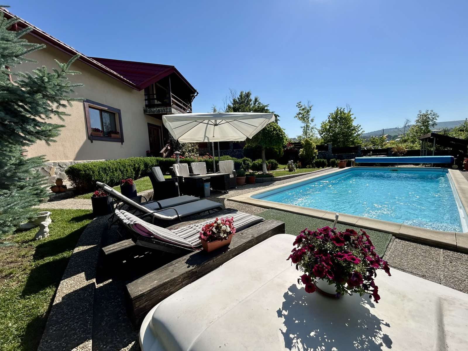 Vila de lux 310 mp construiti, cu piscina 40mp, Bucium Iasi, 1500mp teren, garaj foisor livada — imagine 130