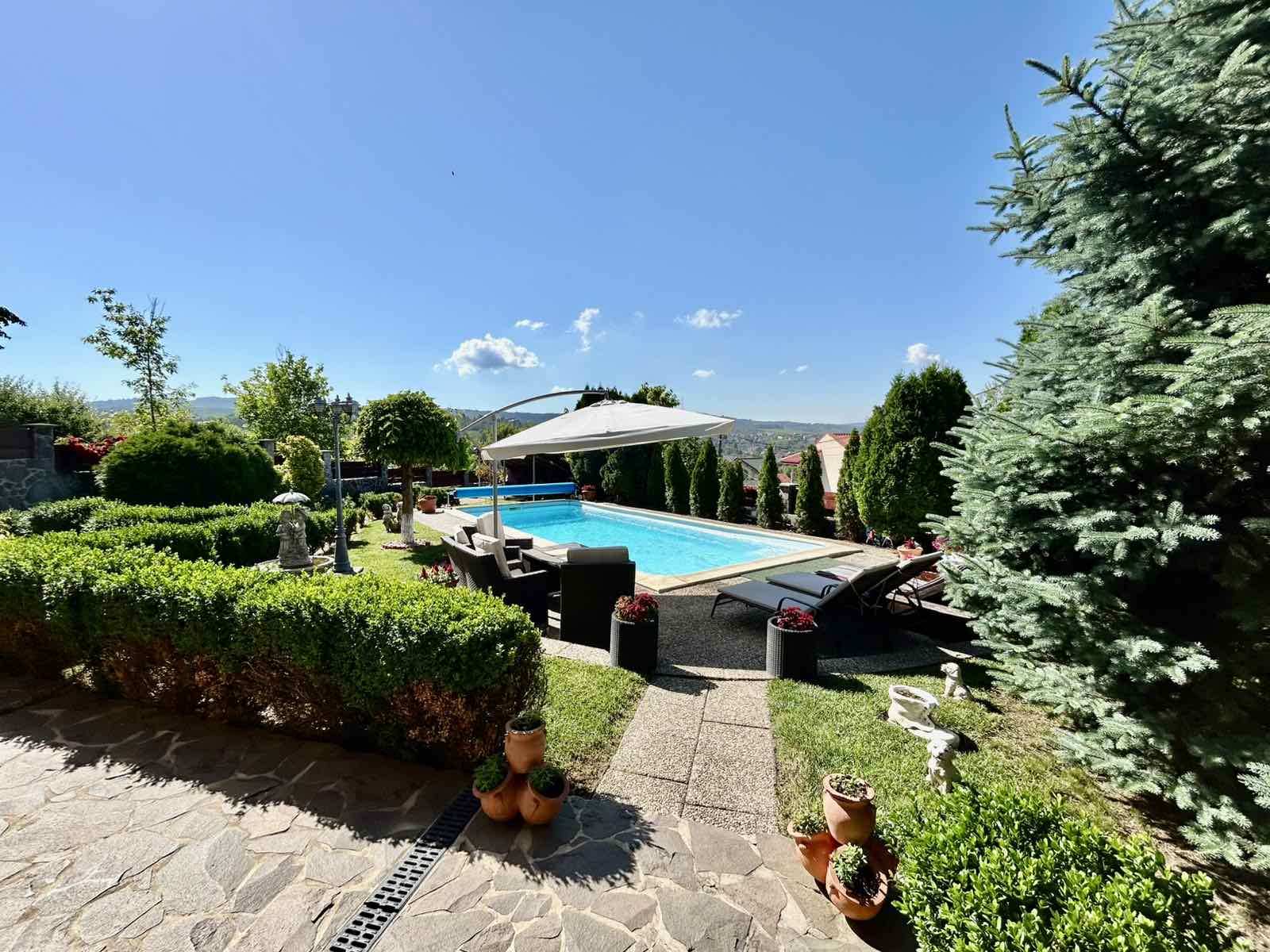 Vila de lux 310 mp construiti, cu piscina 40mp, Bucium Iasi, 1500mp teren, garaj foisor livada — imagine 44
