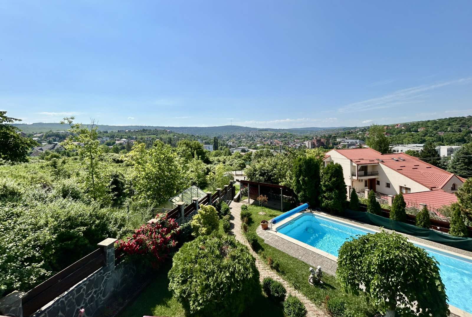 Vila de lux 310 mp construiti, cu piscina 40mp, Bucium Iasi, 1500mp teren, garaj foisor livada — imagine 63